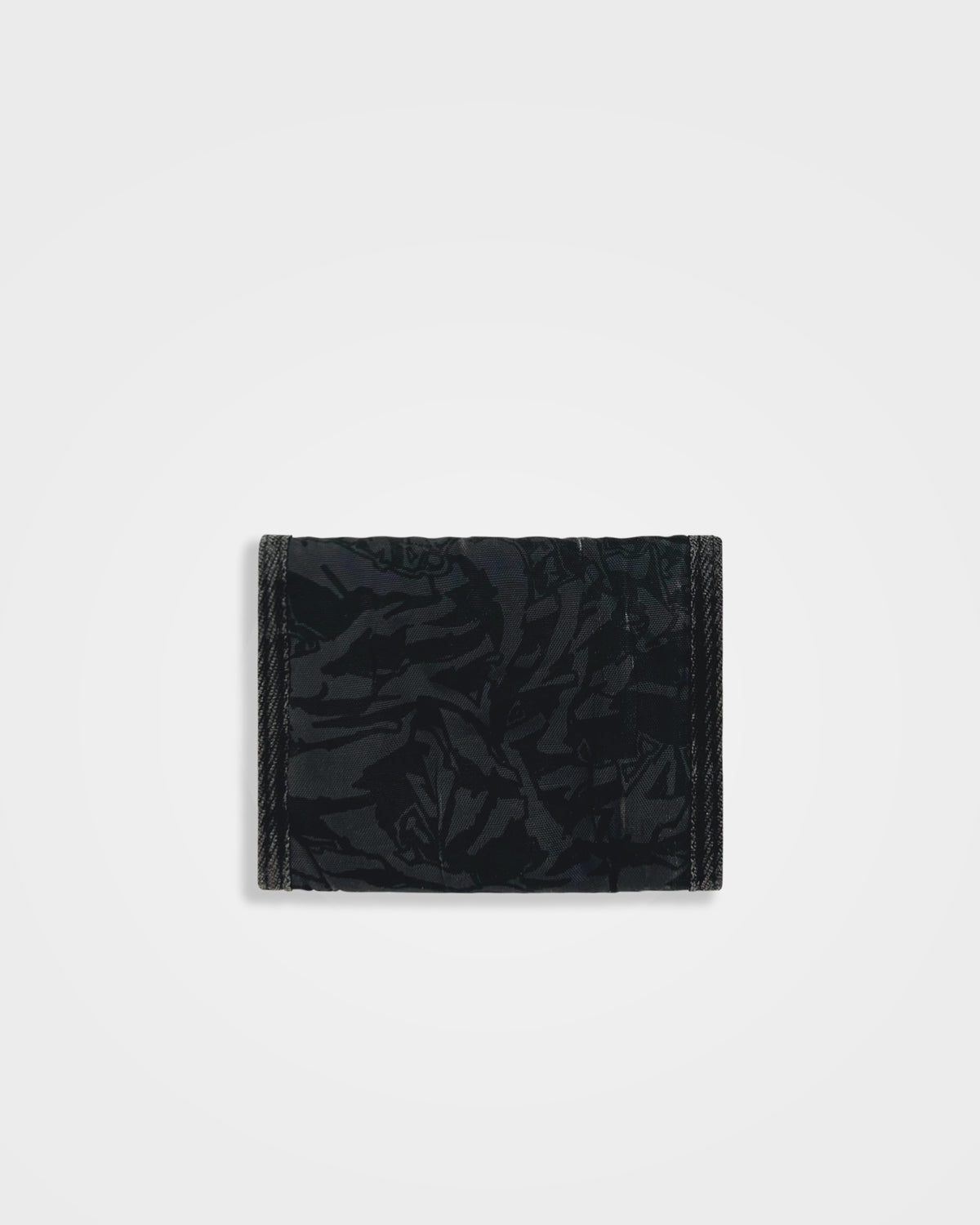 Undercover, SS01 Chaotic Discord Thunderbolt Tri-fold Wallet
