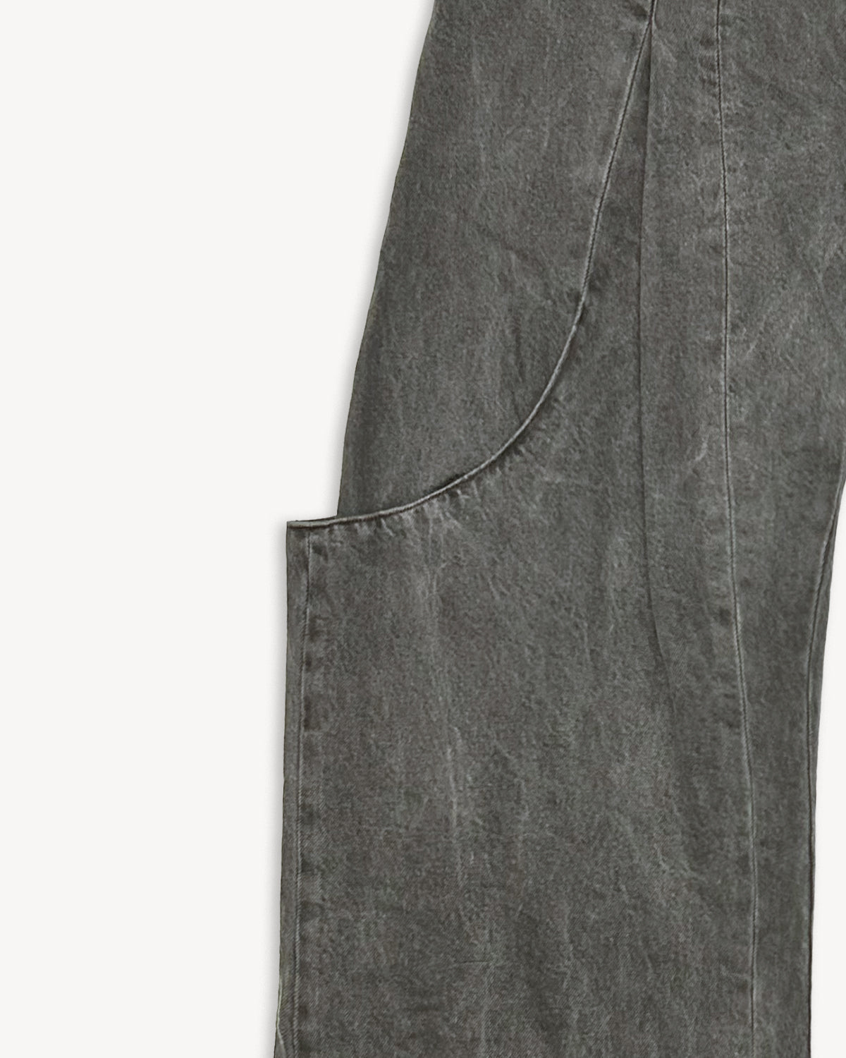 Lueder, AW24 Civilian Cargos Charcoal